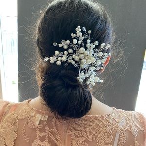 Pearl wedding  hairpiece with comb